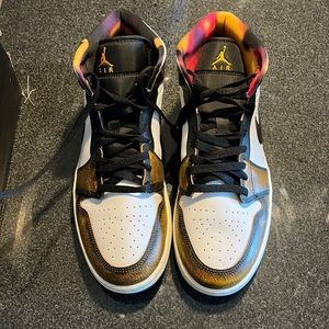 Size 10.5 authentic White sail taxis Jordan 1’s